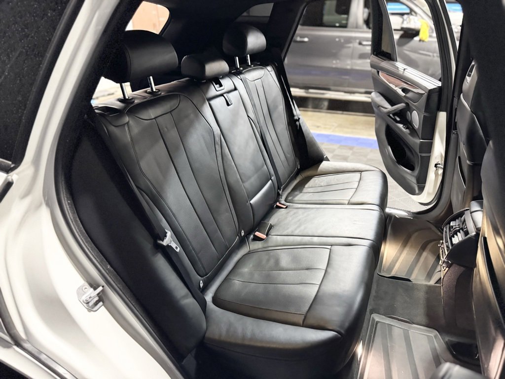 Used 2015 BMW X5 M image 22