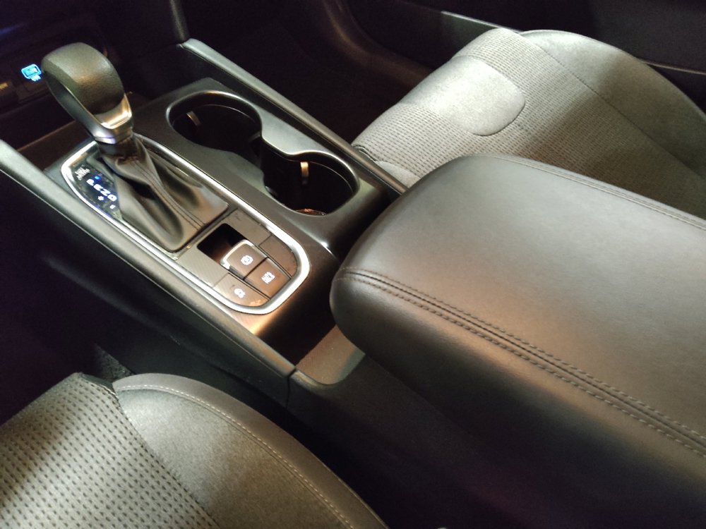 Used 2020 Hyundai Santa Fe SE image 26