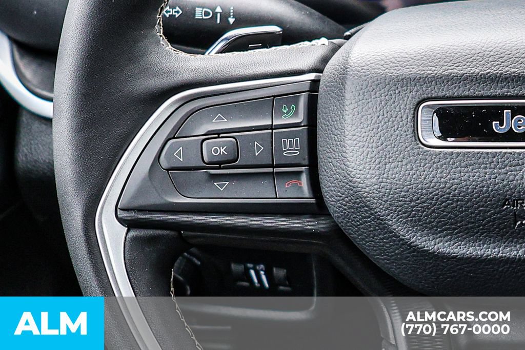 Used 2025 Jeep Grand Cherokee Altitude AWD/4WD image 34