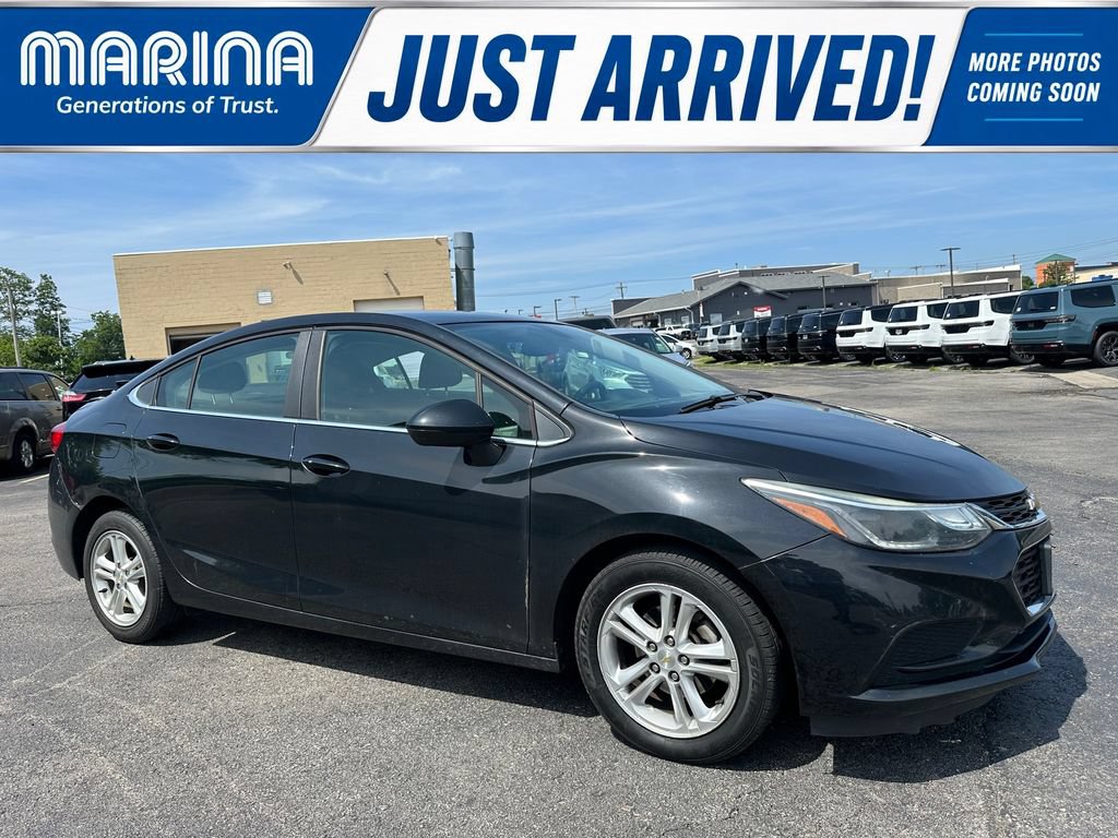 Used 2018 Chevrolet Cruze LT w/ Convenience Package FWD image 1