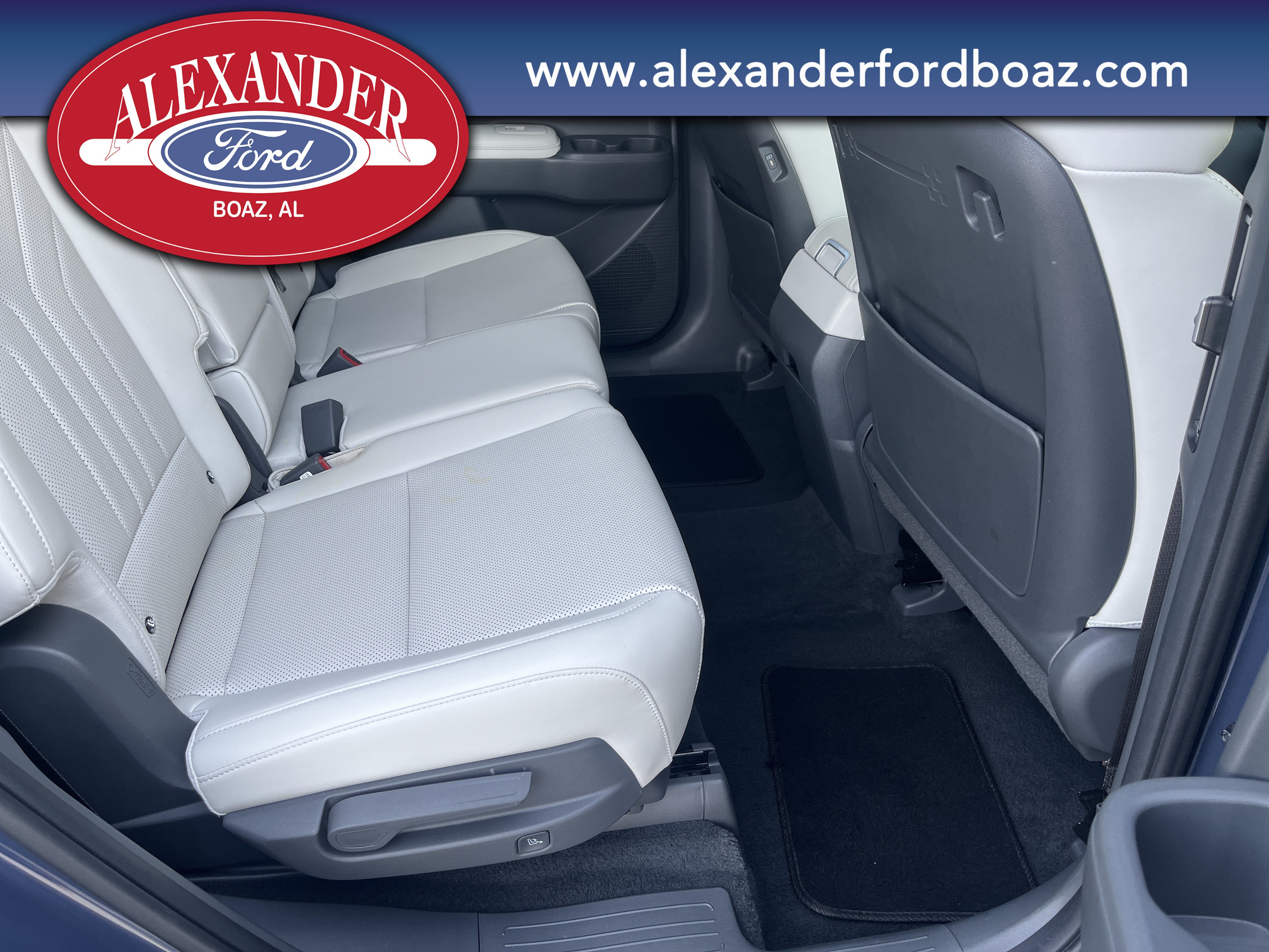 Used 2026 Hyundai Santa Fe SEL FWD image 16
