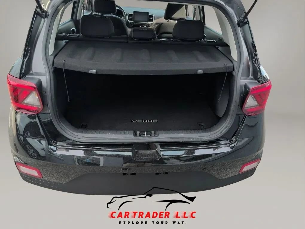 Used 2022 Hyundai Venue SEL FWD image 12