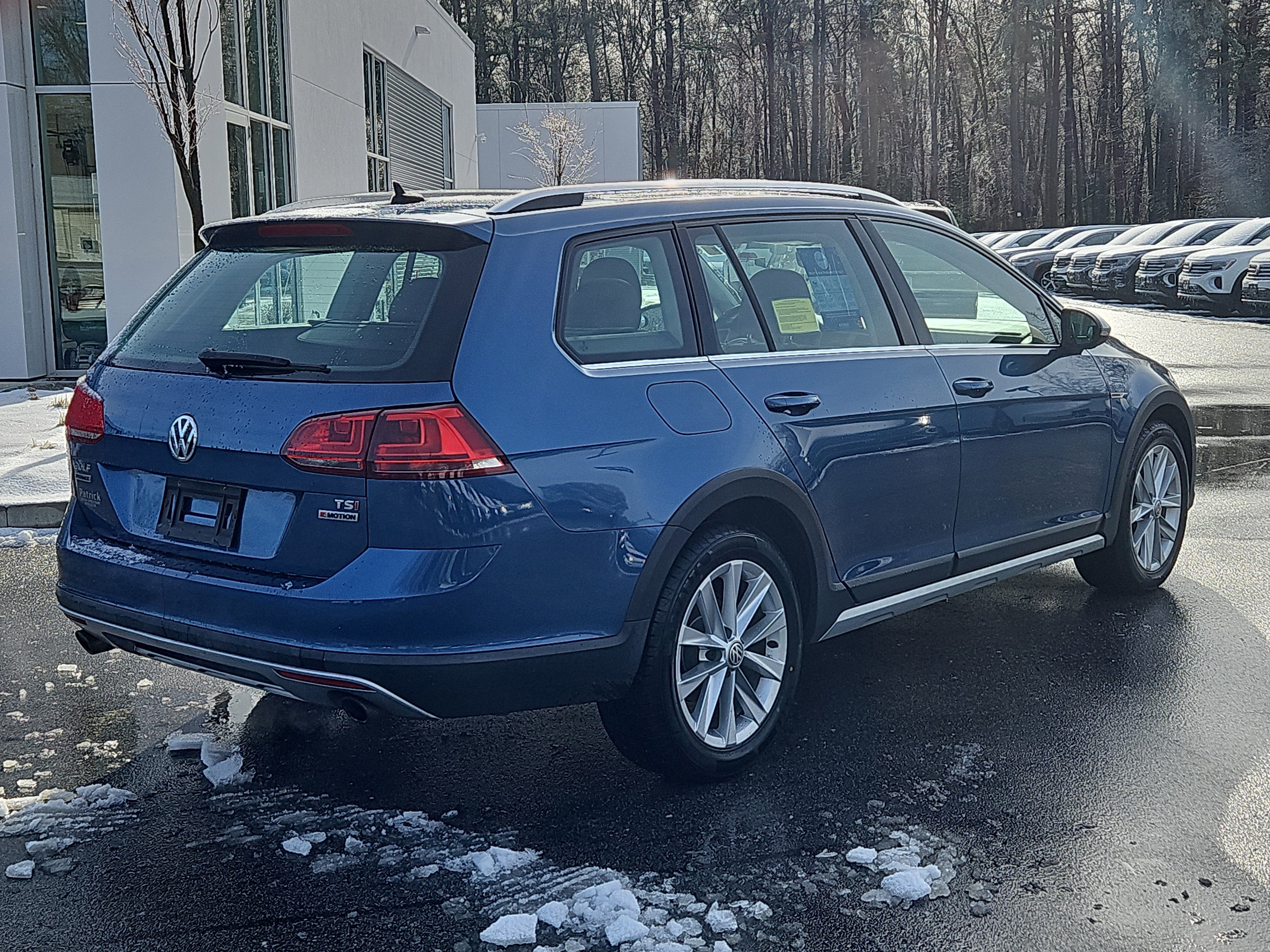 Used 2017 Volkswagen Golf Alltrack SE image 2