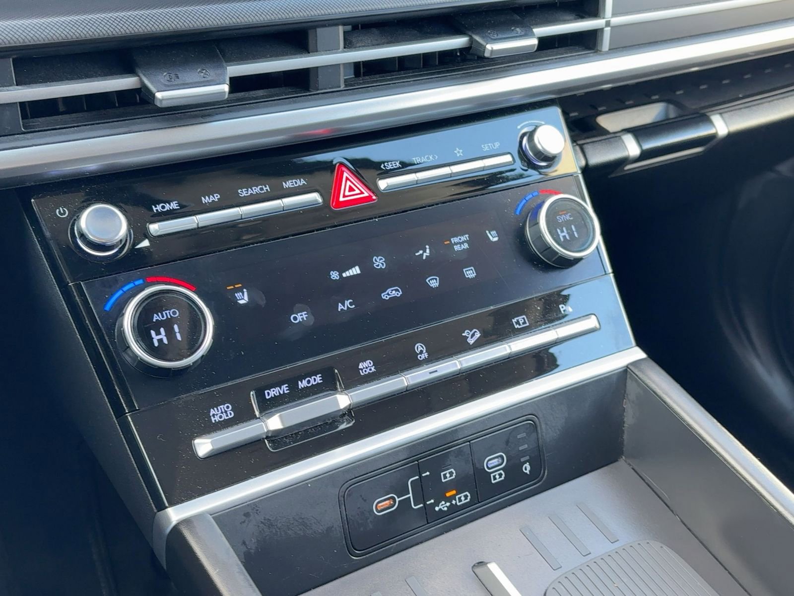 Used 2025 Hyundai Santa Fe SEL image 24