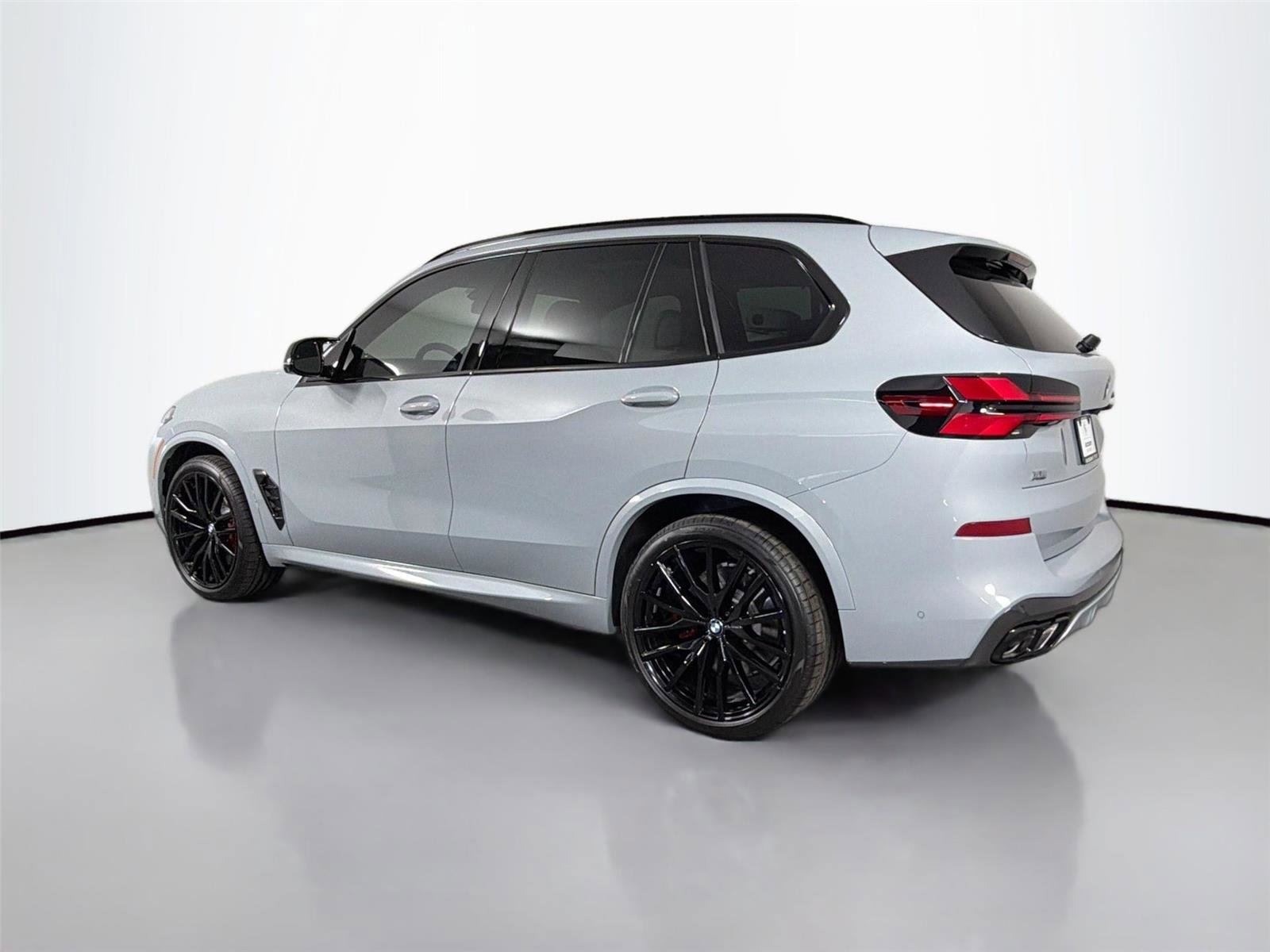 New 2026 BMW X5 M60i image 7