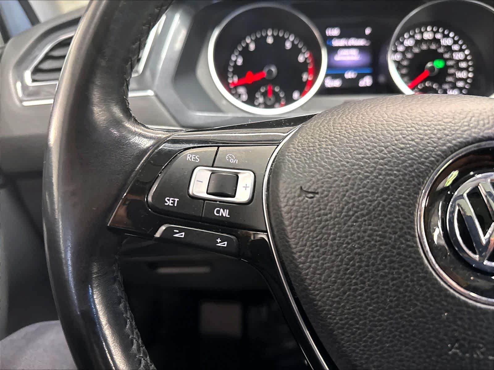 Used 2018 Volkswagen Tiguan SE AWD/4WD image 14