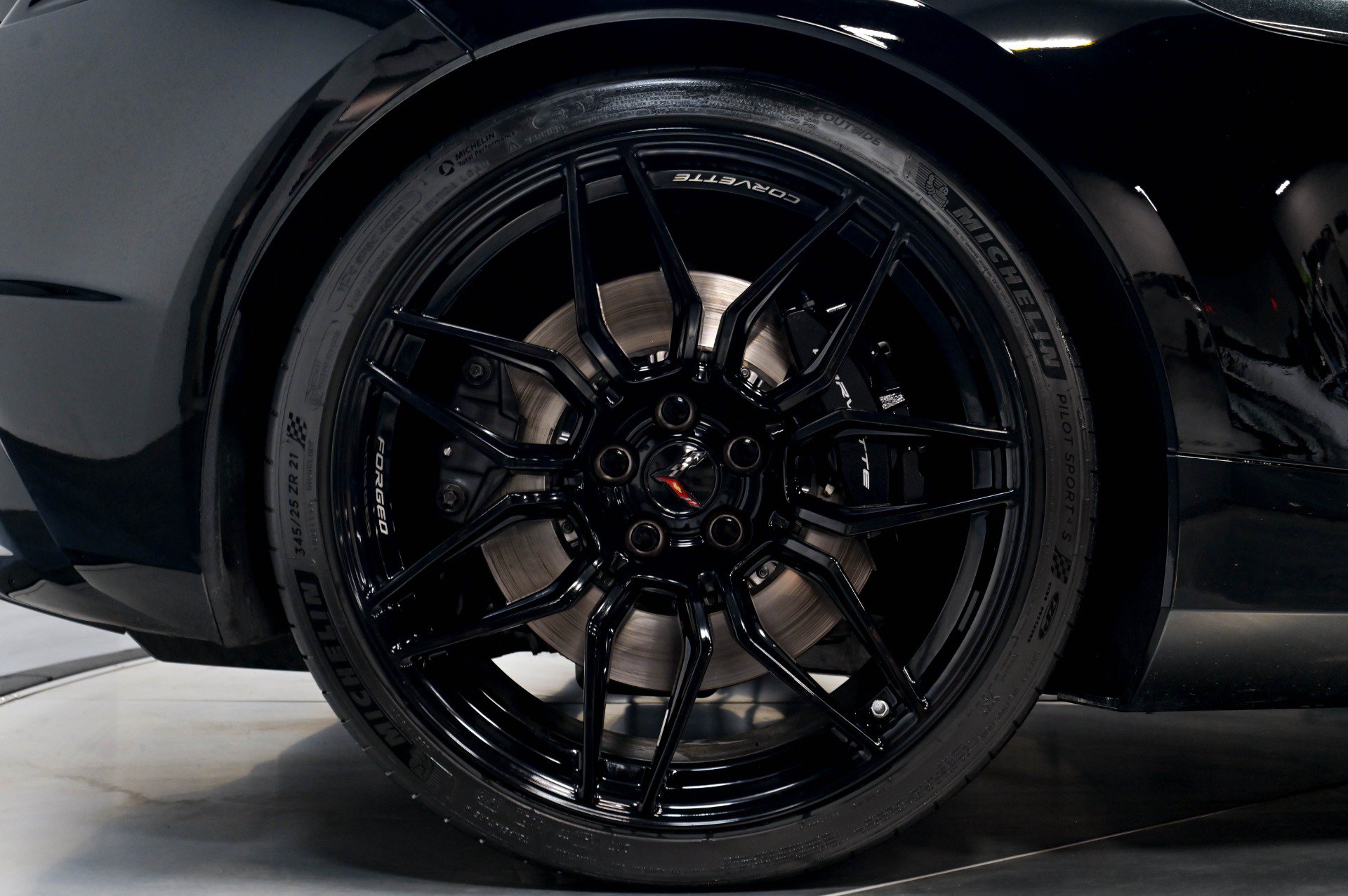 Used 2025 Chevrolet Corvette Z06 RWD image 30