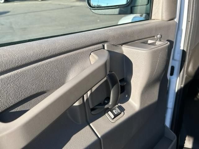 Used 2022 Chevrolet Express 2500 w/ Driver Convenience Package RWD image 6