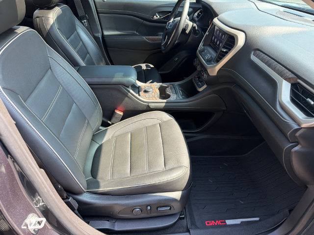 Used 2020 GMC Acadia Denali w/ Technology Package FWD image 15