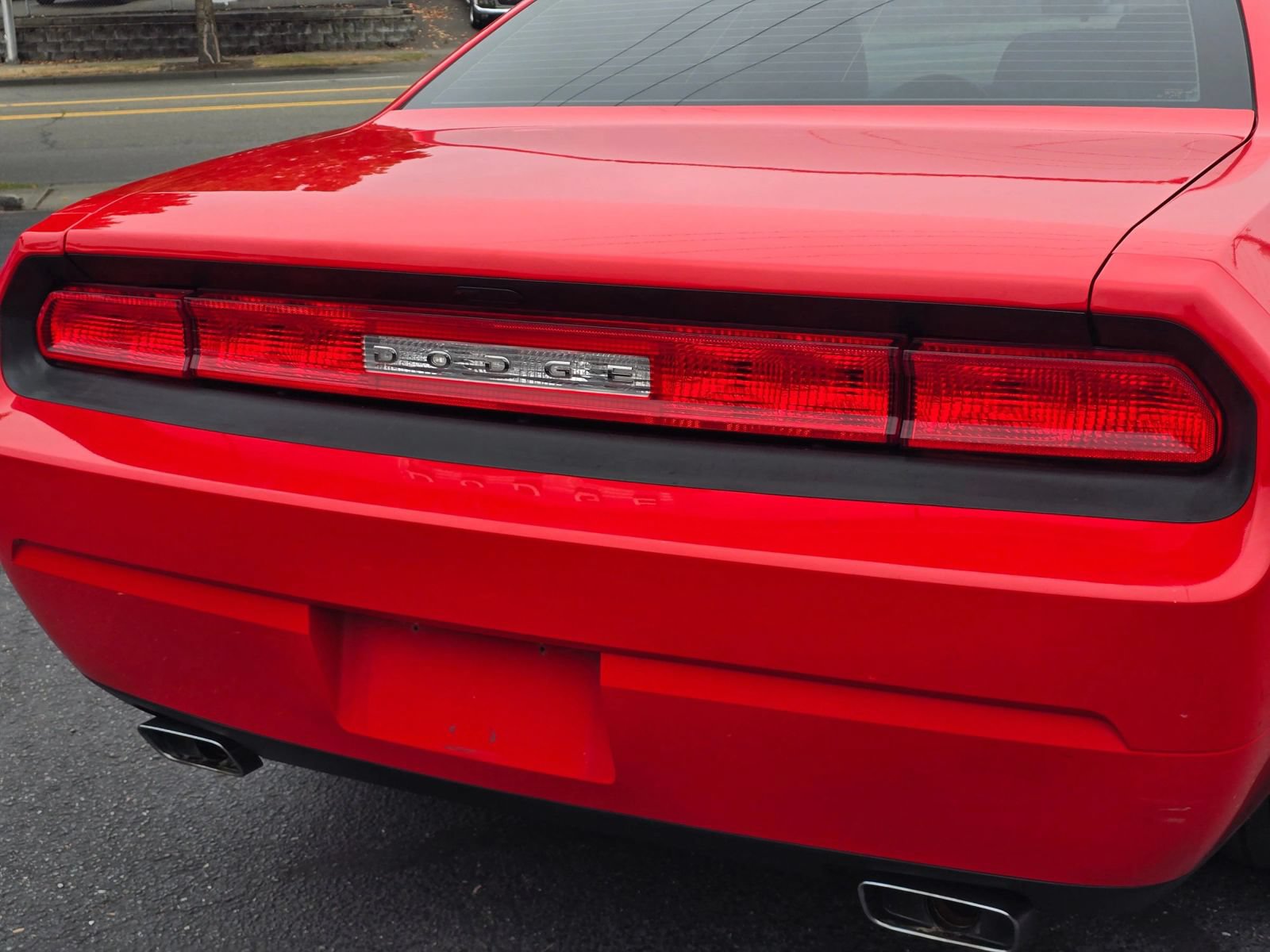 Used 2014 Dodge Challenger SXT RWD image 13