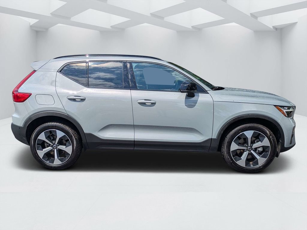 Certified 2026 Volvo XC40 B5 Plus AWD/4WD video 2