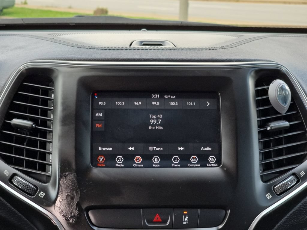 Used 2021 Jeep Cherokee Latitude AWD/4WD image 13