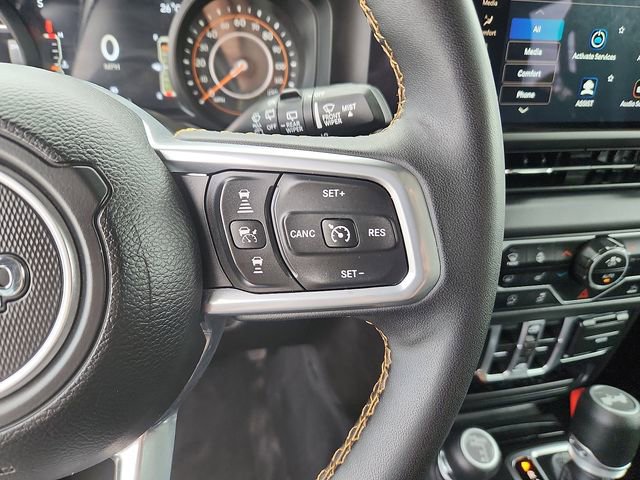 Used 2025 Jeep Wrangler Unlimited Sahara AWD/4WD image 16