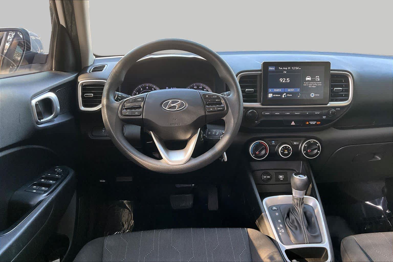 Used 2021 Hyundai Venue SE FWD image 6