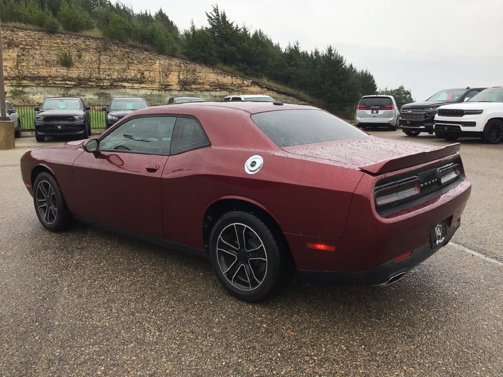 Used 2019 Dodge Challenger SXT RWD image 4