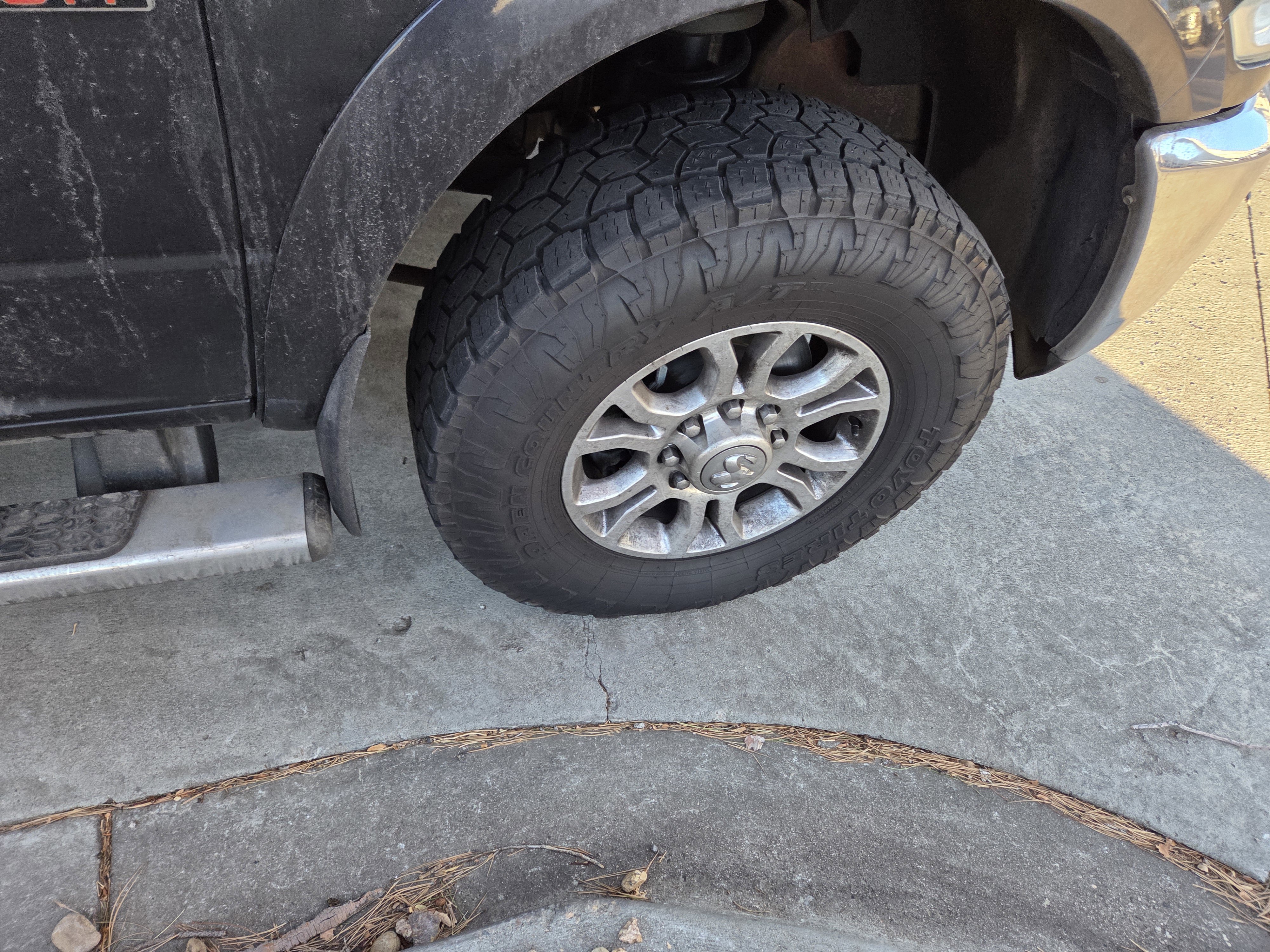 Used 2013 RAM 2500 Laramie w/ Cold Weather Group image 12