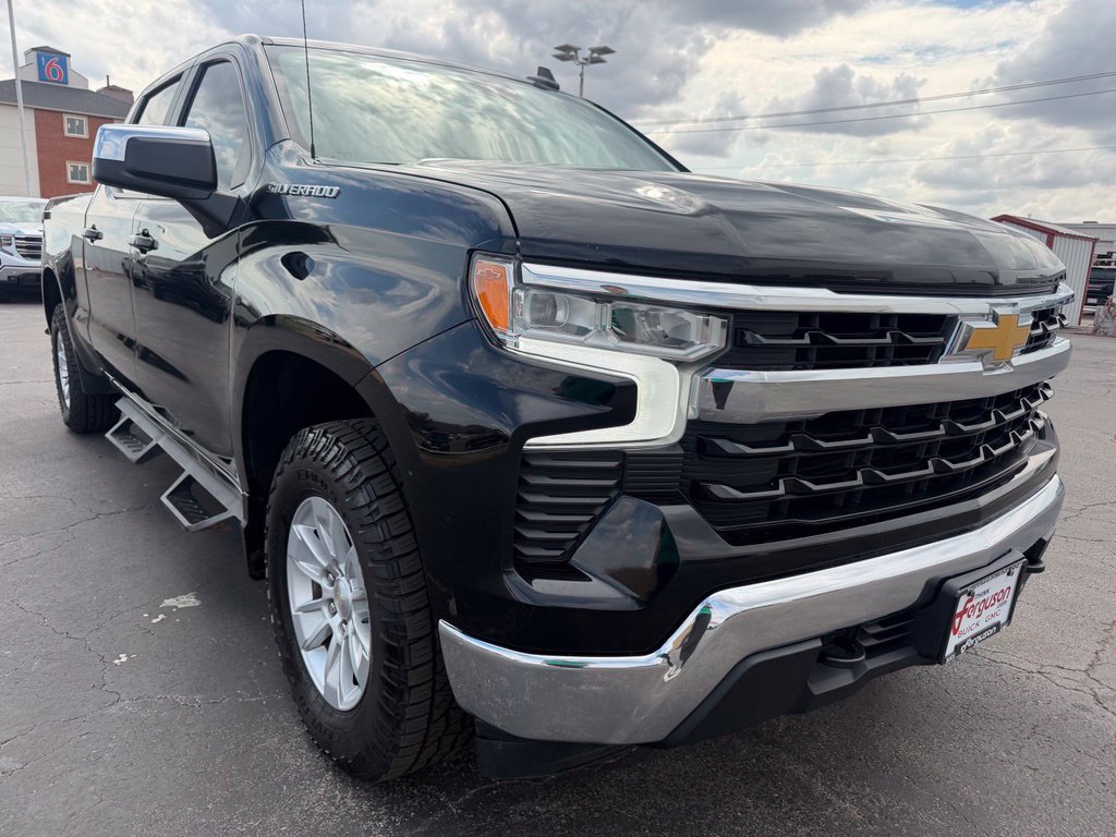 Used 2023 Chevrolet Silverado 1500 LT AWD/4WD image 5