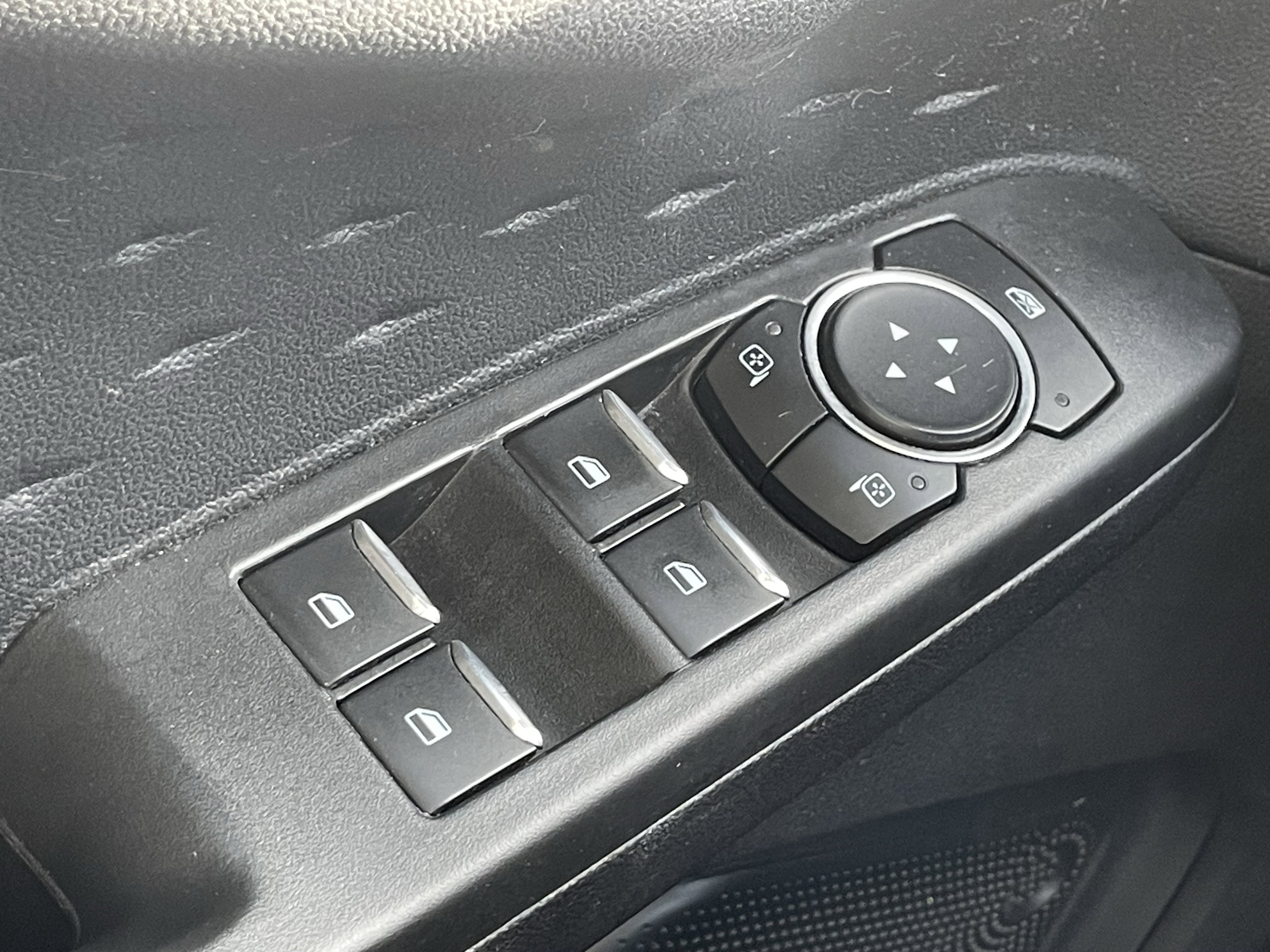 Used 2020 Ford Escape SE image 16