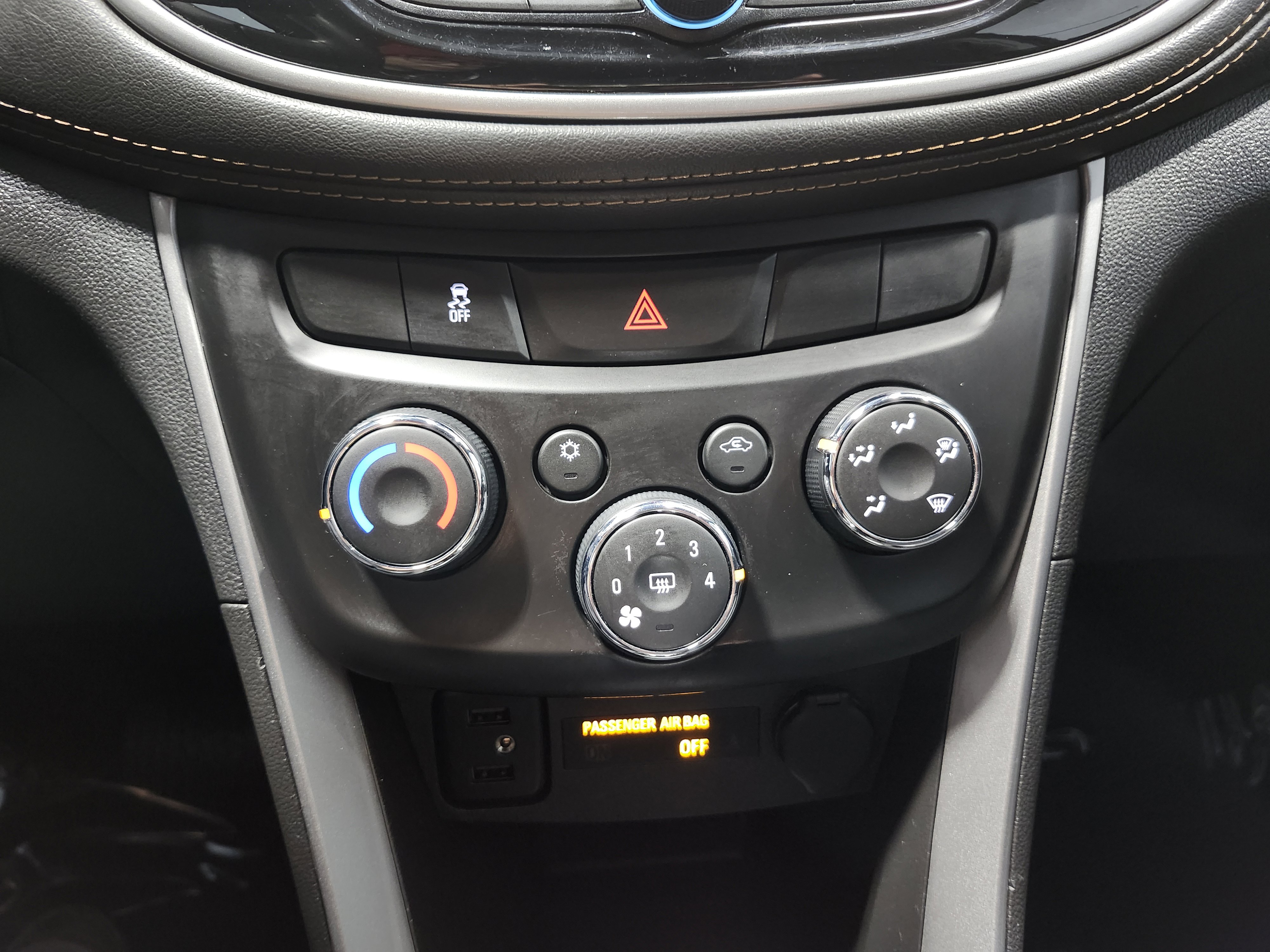 Used 2020 Chevrolet Trax LT w/ LT Convenience Package image 32