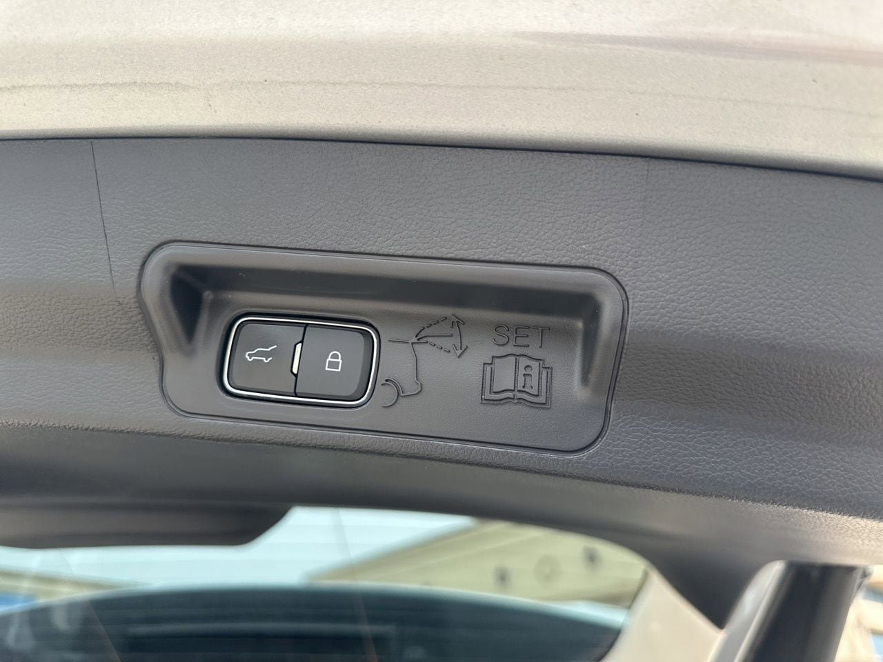 Used 2025 Ford Explorer Active RWD image 17