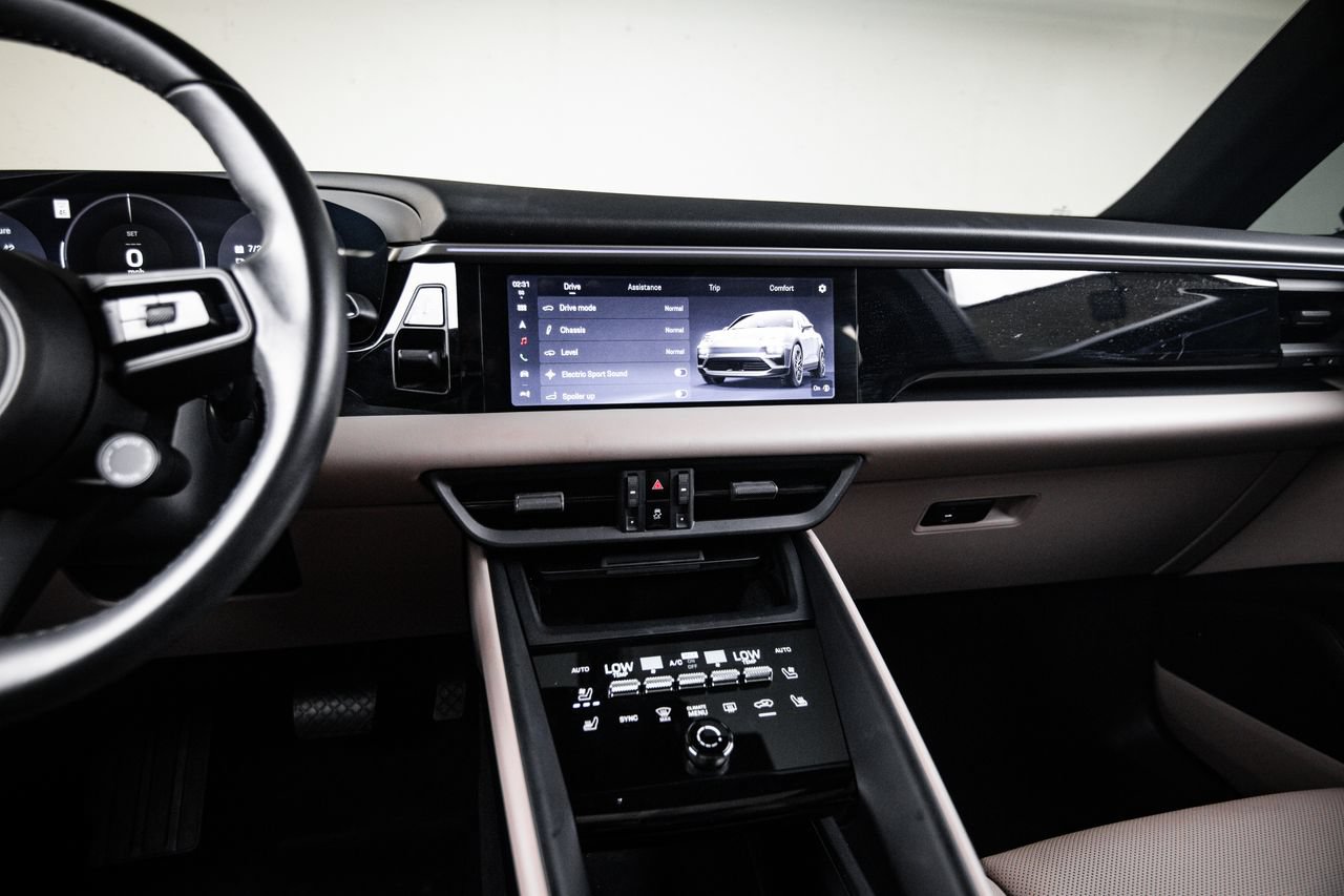 Certified 2024 Porsche Macan 4 Electric AWD/4WD image 19