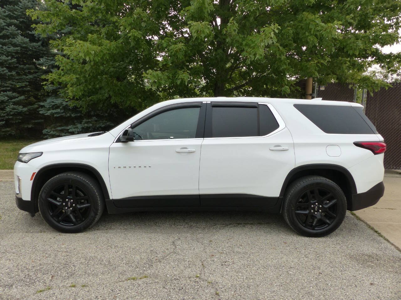 Used 2022 Chevrolet Traverse LS AWD/4WD image 6