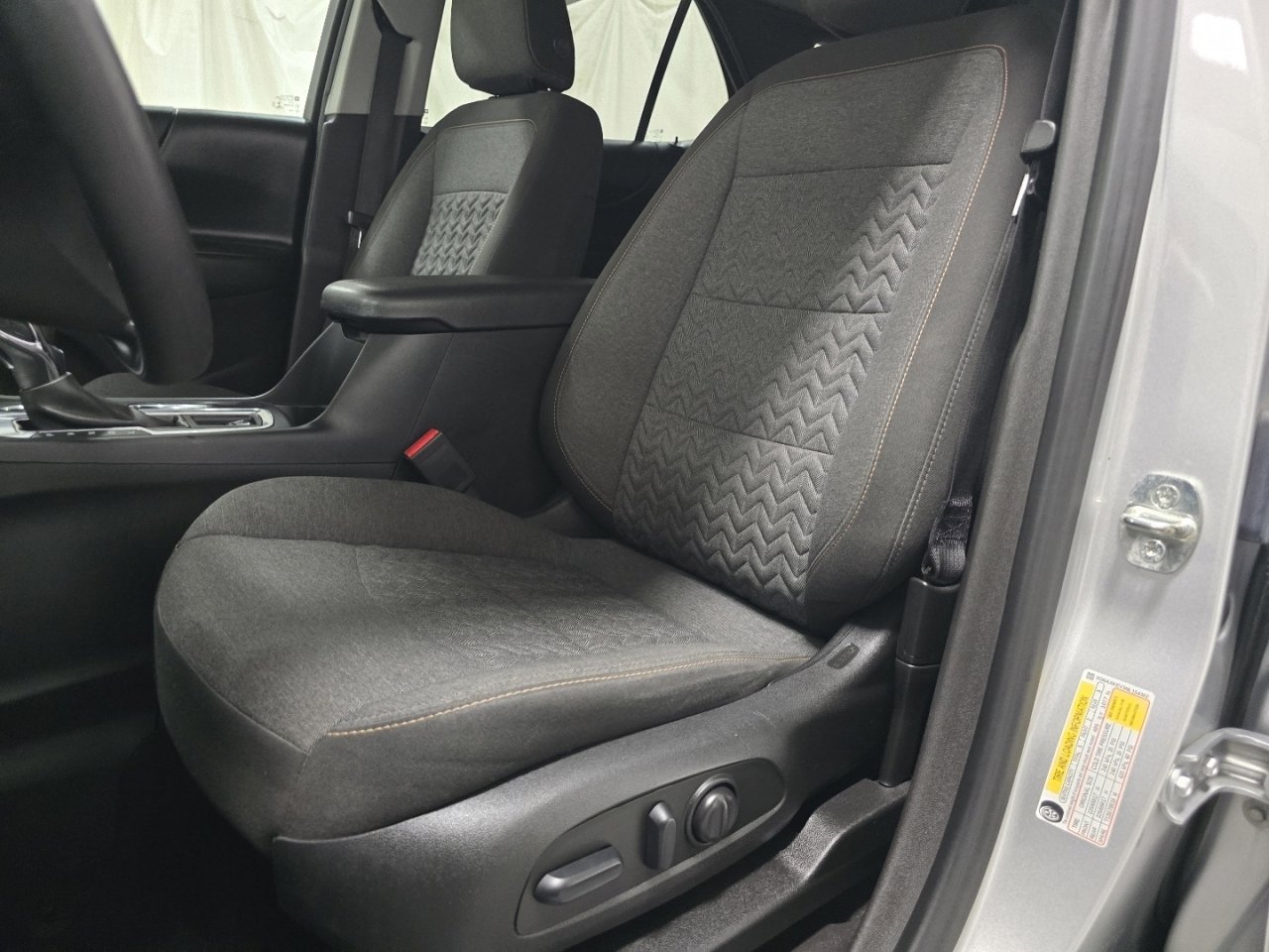 Used 2022 Chevrolet Equinox LT w/ LPO, Floor Liner Package FWD image 20