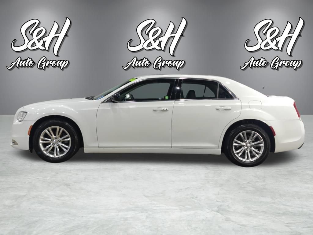 Used 2017 Chrysler 300 Touring w/ Value Package RWD image 15