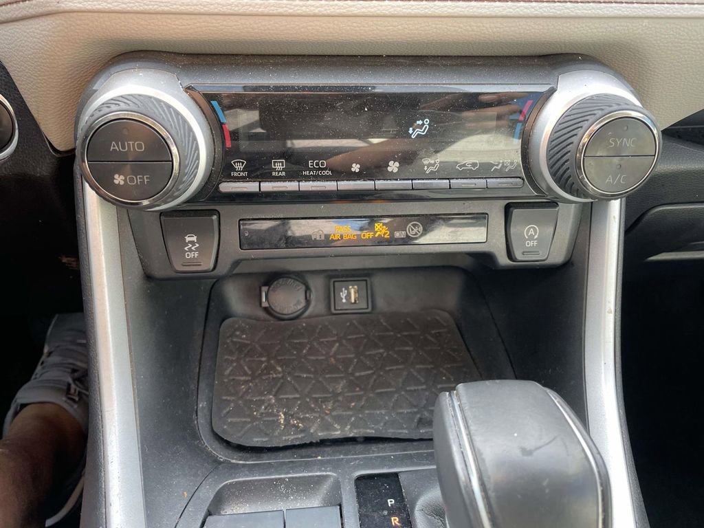 Used 2023 Toyota RAV4 XLE Premium image 42