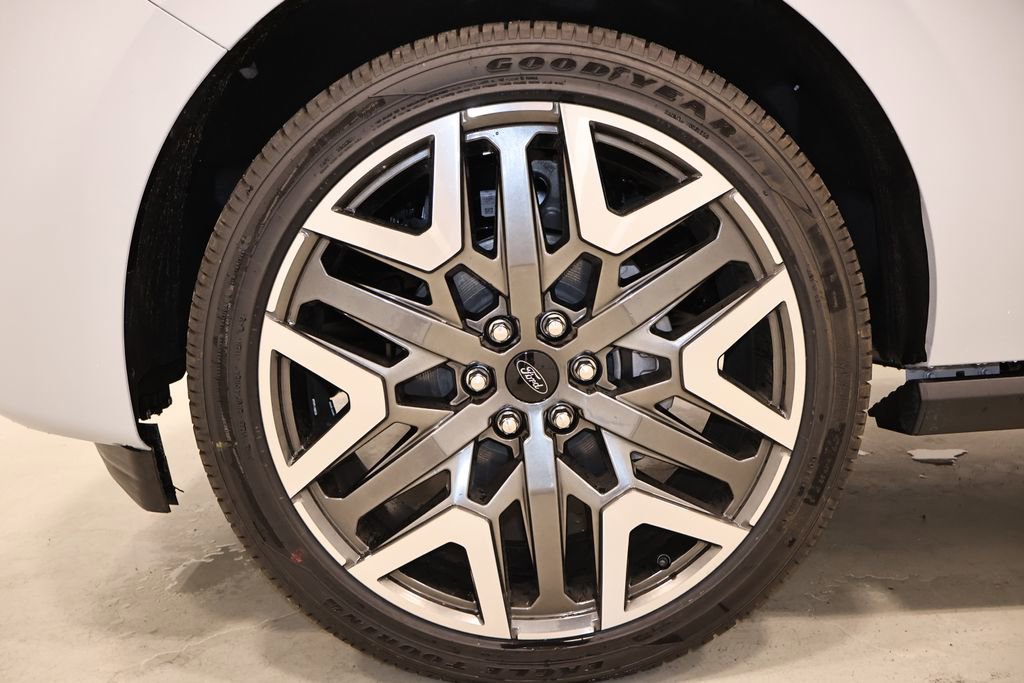 New 2026 Ford Expedition Platinum image 48