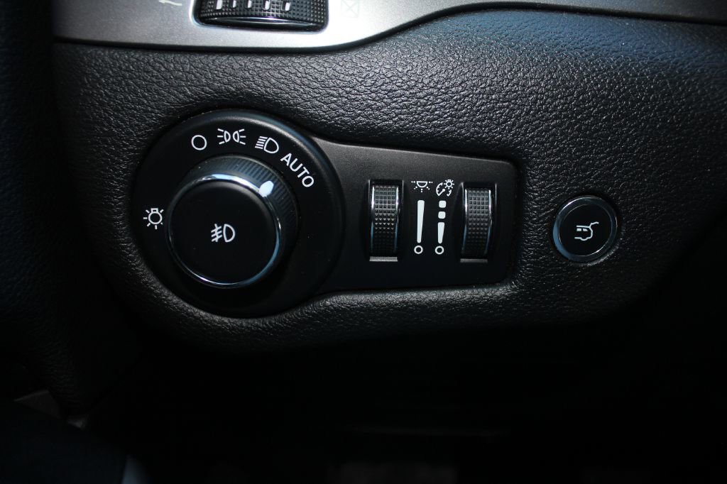 Used 2019 Jeep Cherokee Limited image 17