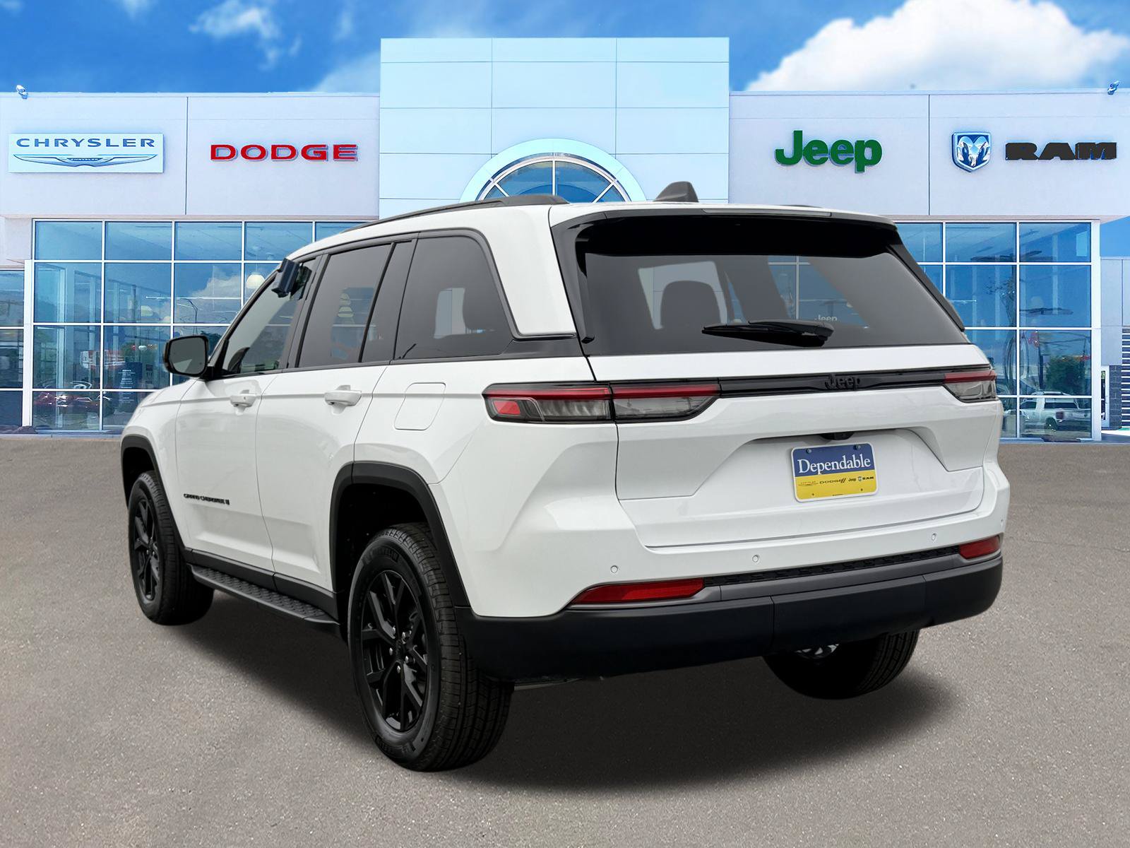 New 2026 Jeep Grand Cherokee Altitude RWD image 8