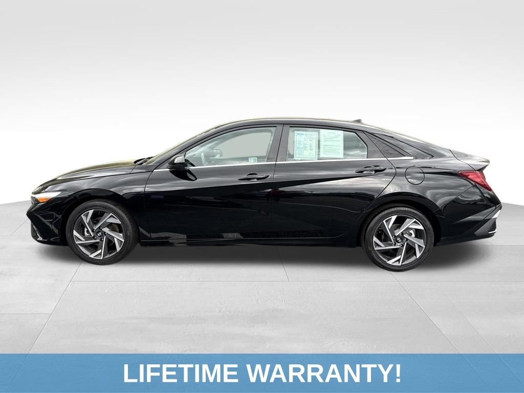 Used 2025 Hyundai Elantra SEL image 4
