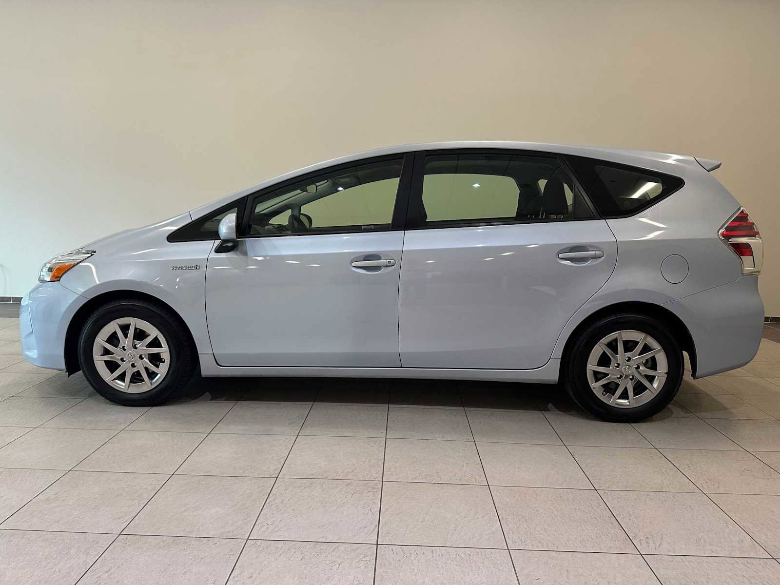 Used 2016 Toyota Prius V Two FWD image 3