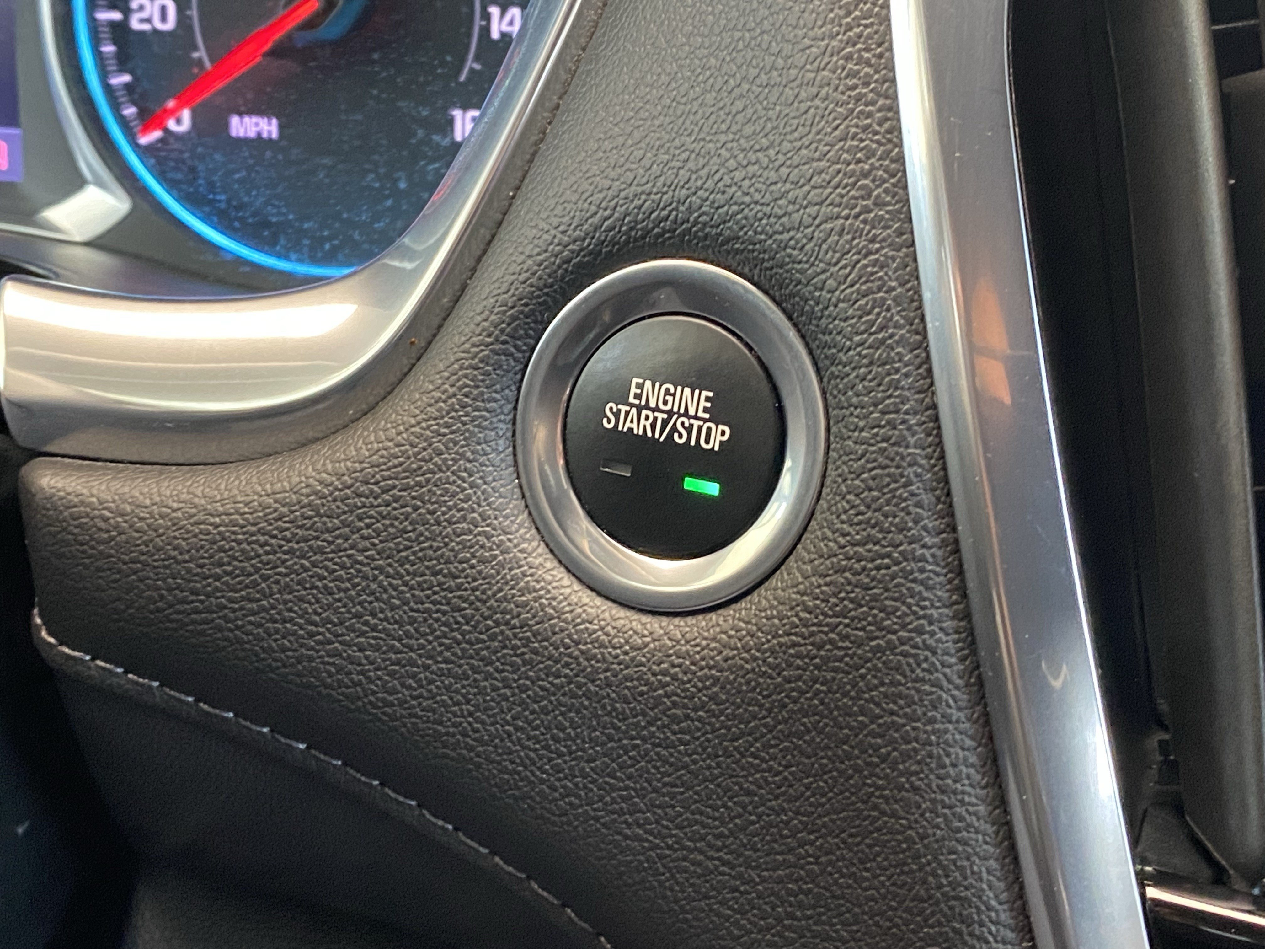 Used 2022 Chevrolet Traverse LT FWD image 14