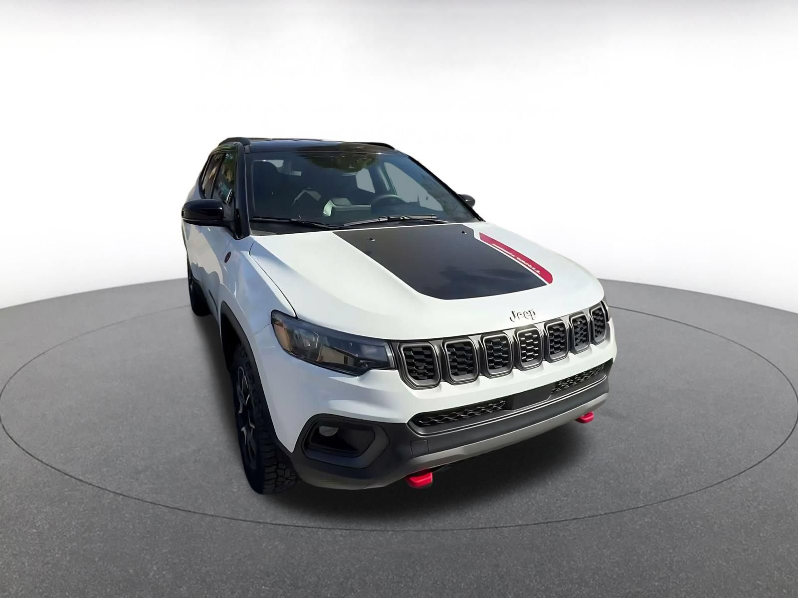 Used 2025 Jeep Compass Trailhawk AWD/4WD image 3