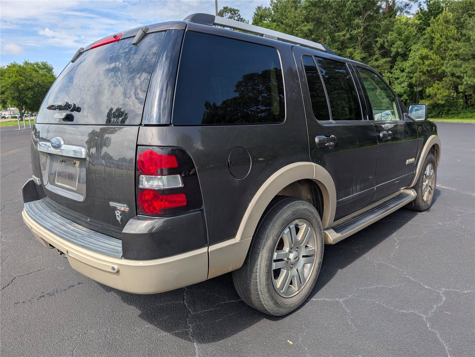 Used 2006 Ford Explorer Eddie Bauer RWD image 5