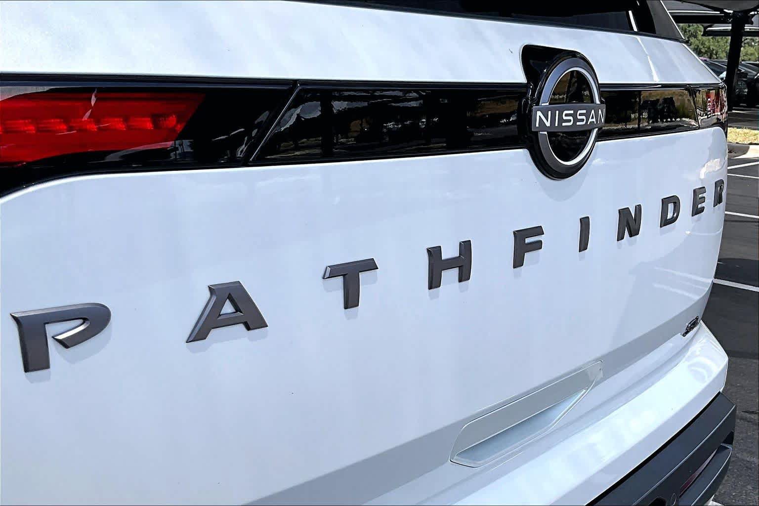 New 2026 Nissan Pathfinder SL FWD image 15