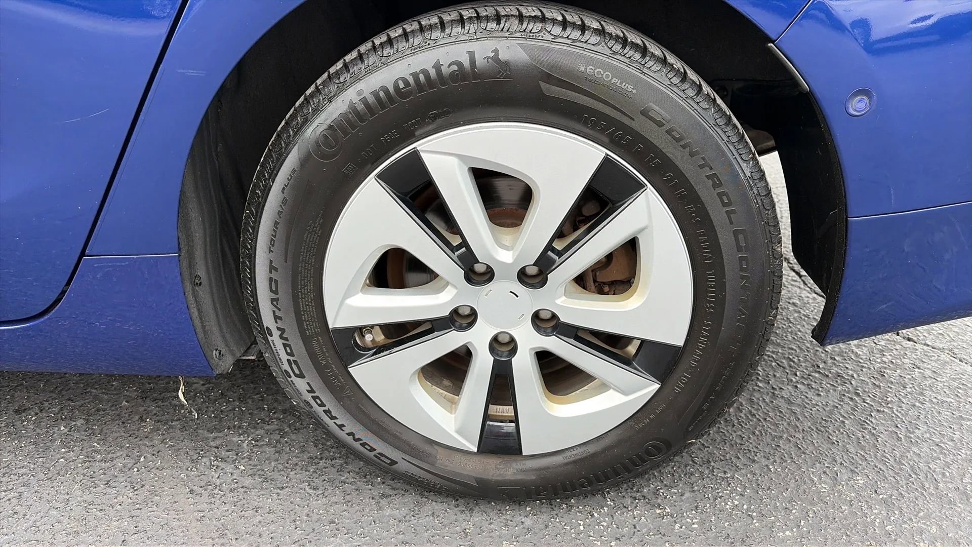 Used 2017 Toyota Prius Four Touring image 18
