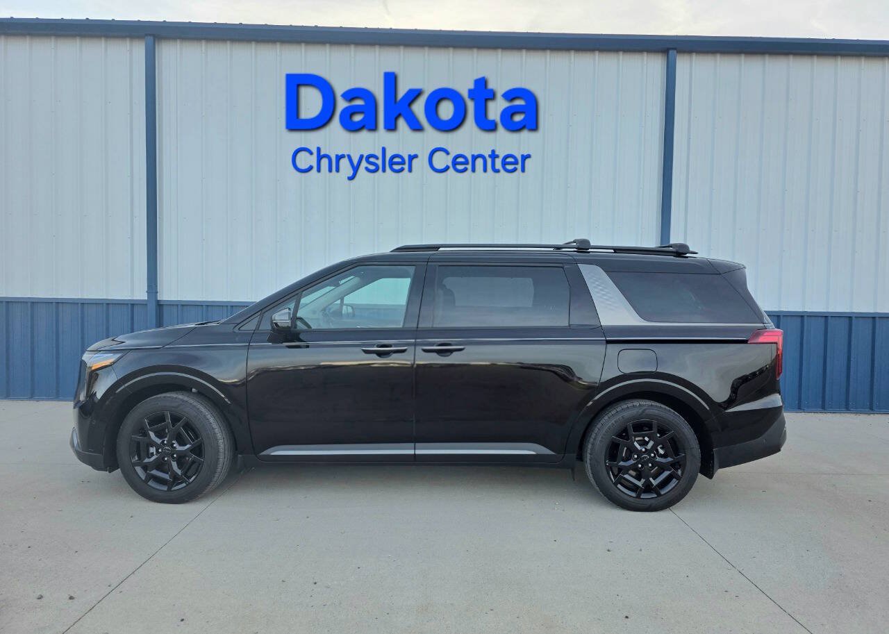 Used 2025 Kia Carnival SX w/ SX Dark Edition Package FWD image 1