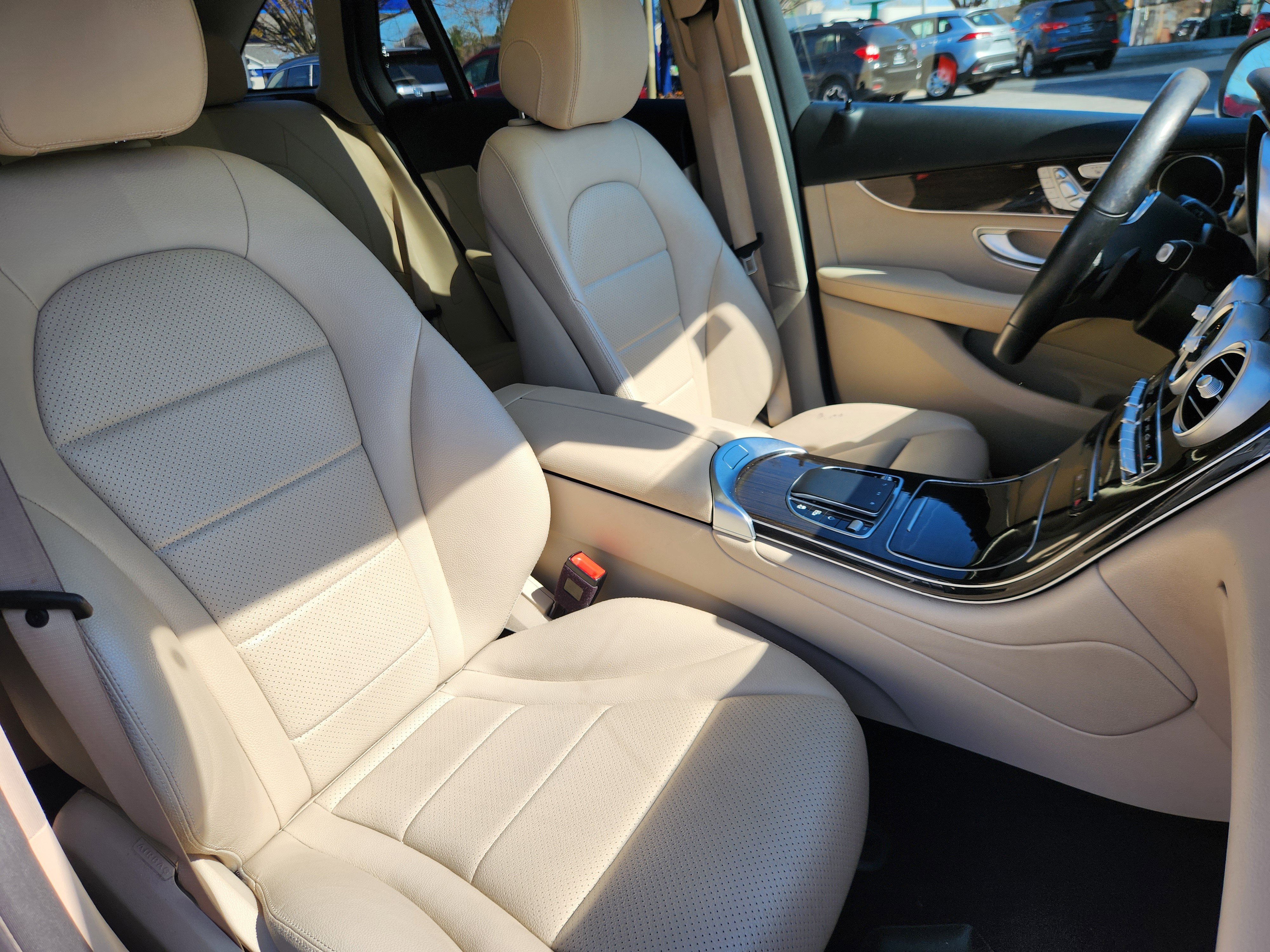 Used 2021 Mercedes-Benz GLC 300 4MATIC image 14