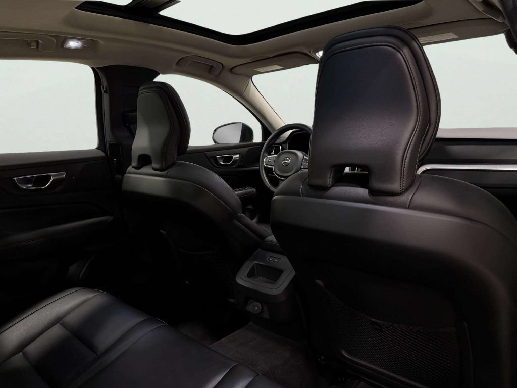 Used 2025 Volvo S60 B5 Core FWD image 22