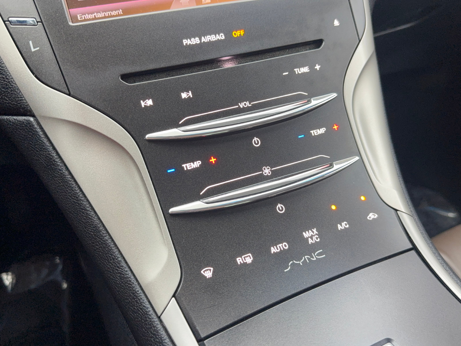 Used 2016 Lincoln MKZ Hybrid w/ Equipment Group 500A Select FWD image 27