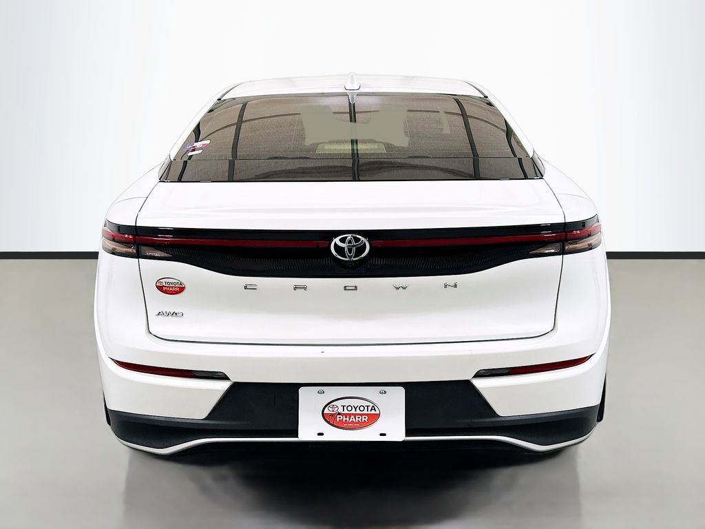 Used 2023 Toyota Crown XLE image 5