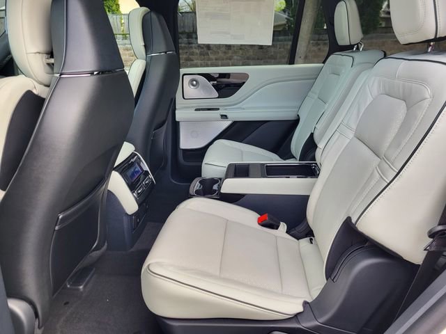 New 2026 Lincoln Aviator Black Label w/ Jet Appearance Package image 16