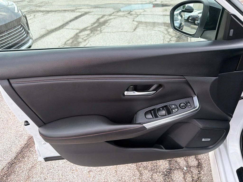Used 2023 Nissan Sentra SR w/ SR Premium Package FWD image 14