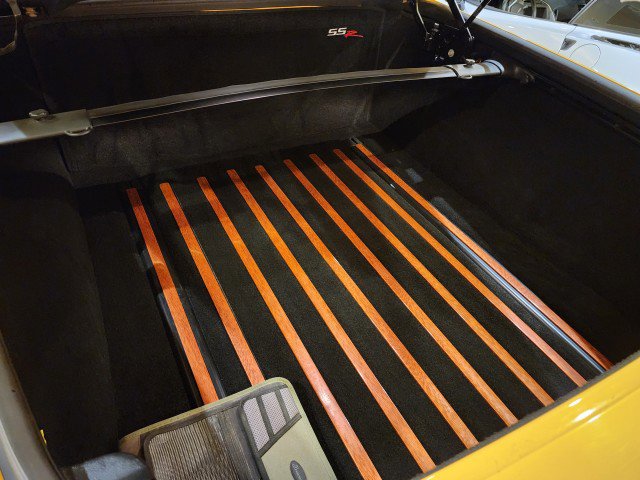 Used 2003 Chevrolet SSR w/ Preferred Equipment Group RWD image 10