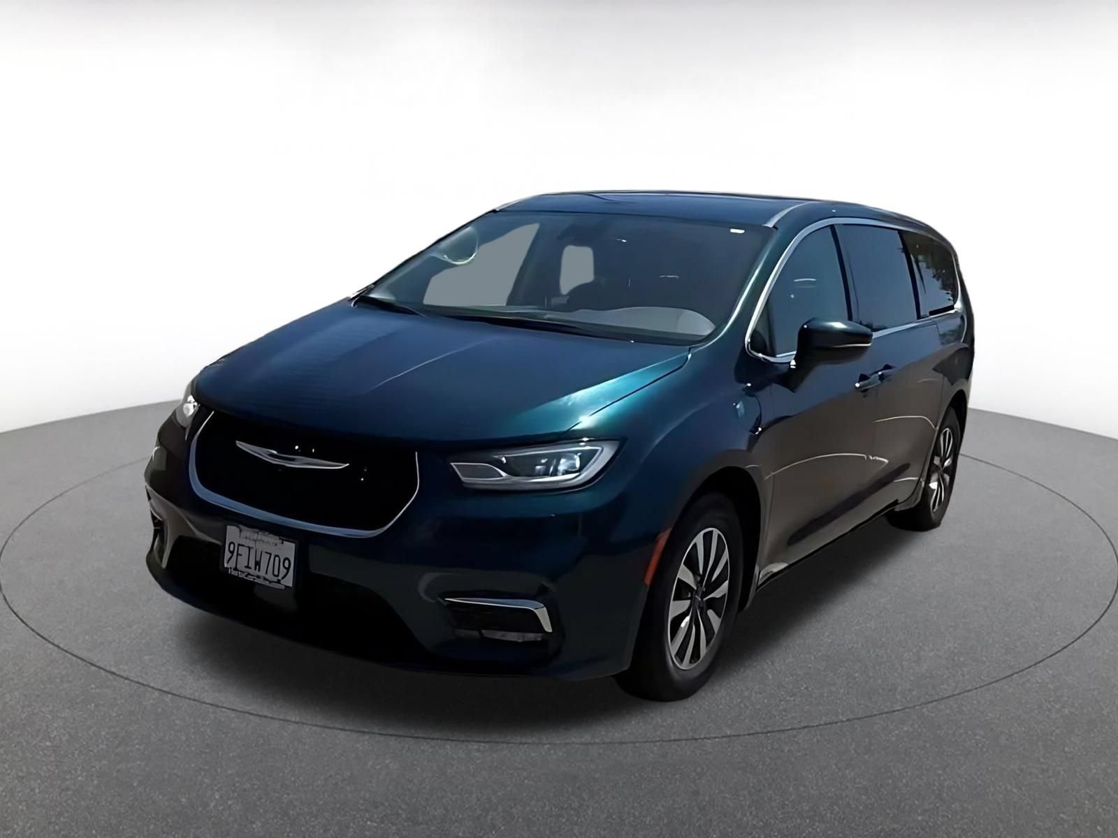 Used 2023 Chrysler Pacifica Touring-L FWD image 6