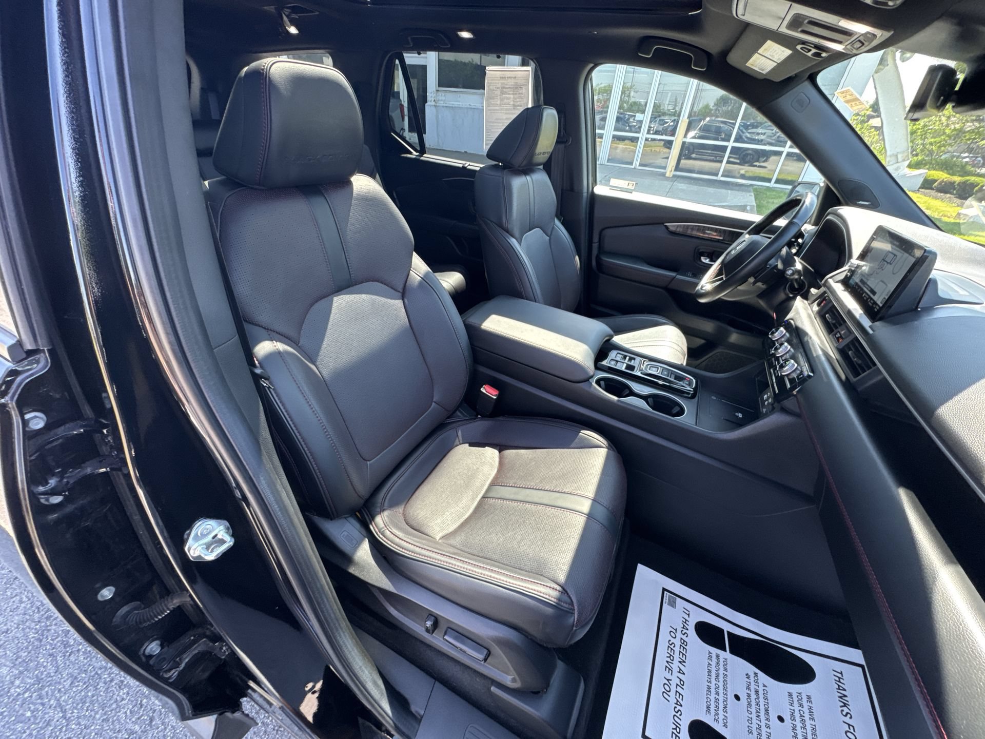 Used 2025 Honda Pilot Black Edition image 28