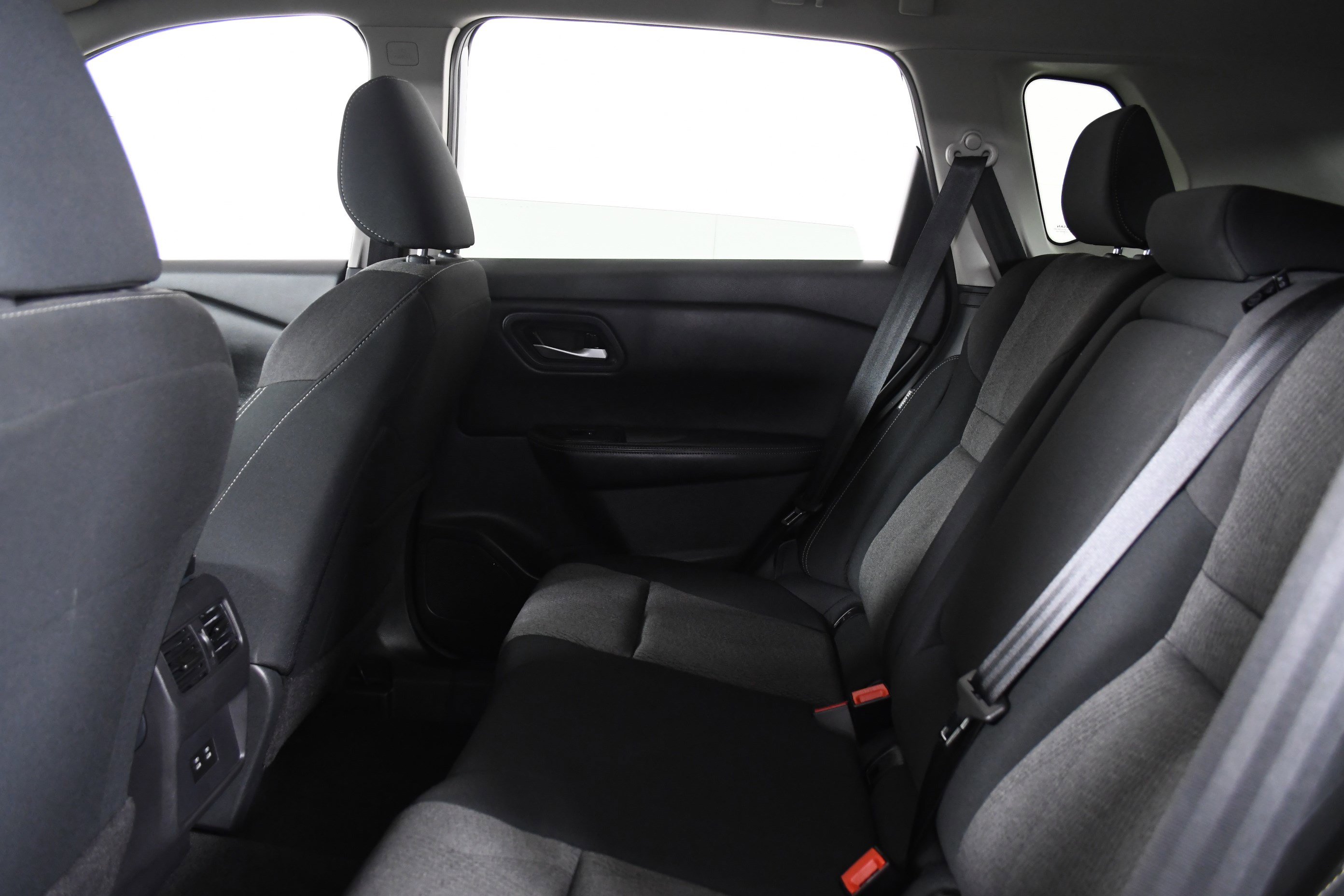 Used 2024 Nissan Rogue SV image 22